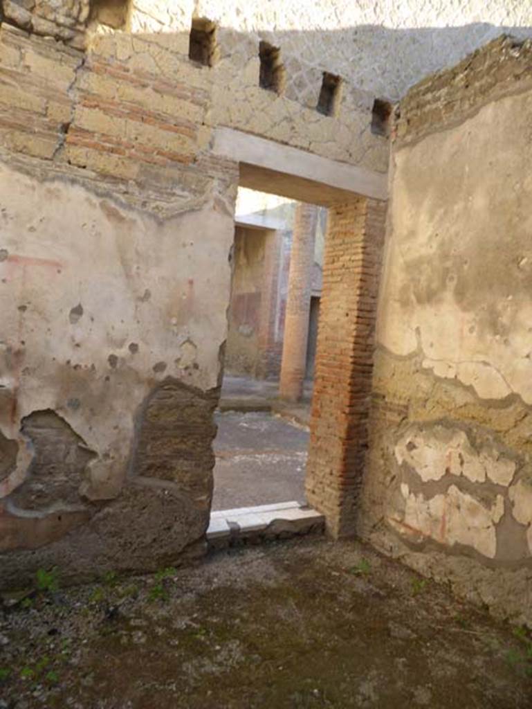 Ins. VI.28, Herculaneum, September 2015. Looking towards south-east corner and doorway to atrium of VI. 29.